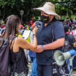 Marta Trejo _ entrevistando defensor DDHH