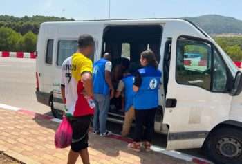 ONG marroquí atendiendo a personas heridas cerca de Ceuta