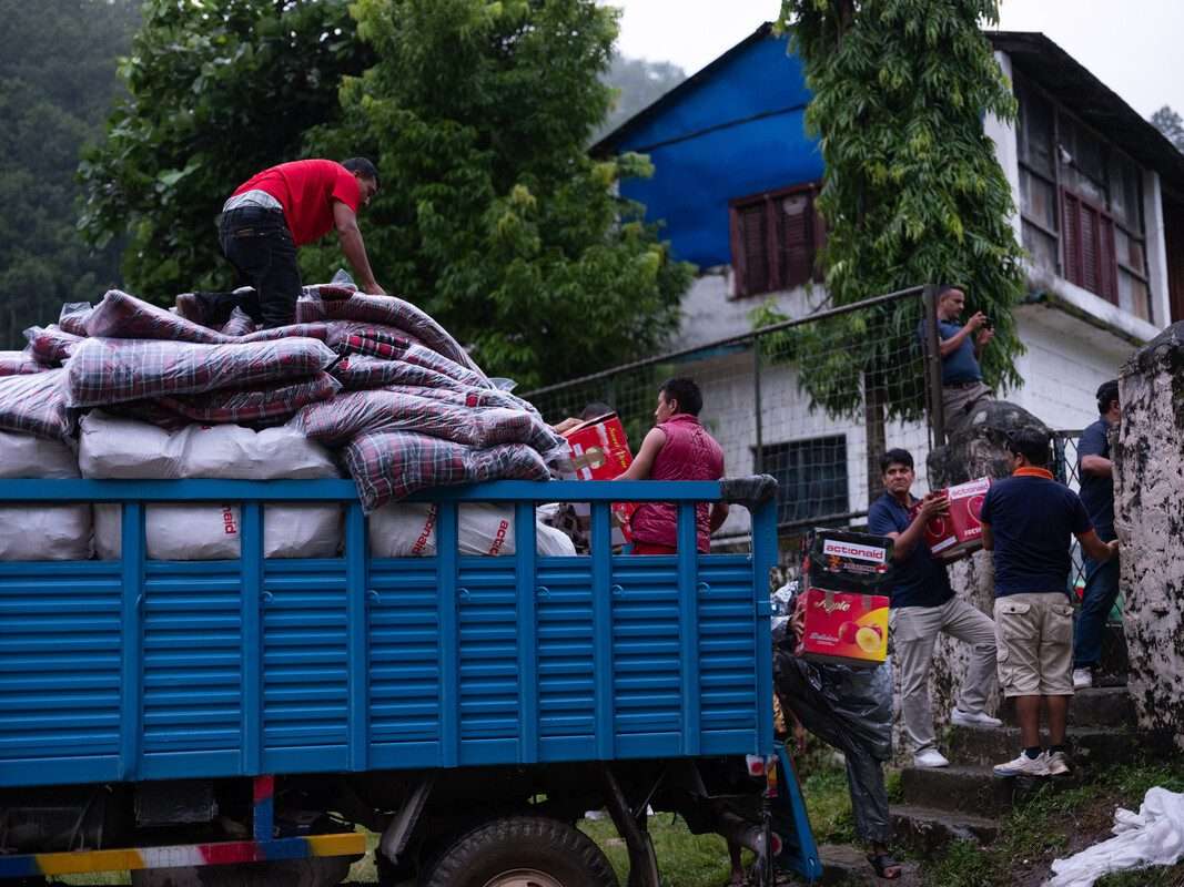 Distribución de ActionAid a las familias afectadas en Nepal 