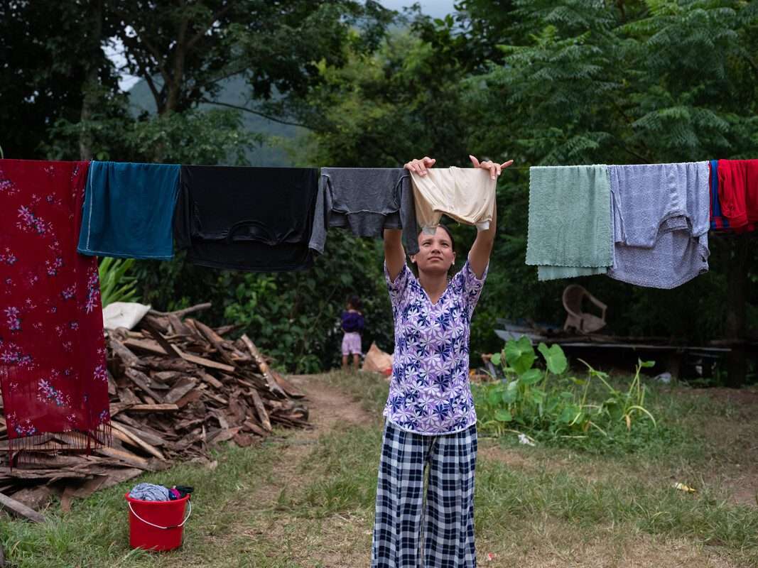 Fulmila Ghale afectadas por la riada en Nepal 
