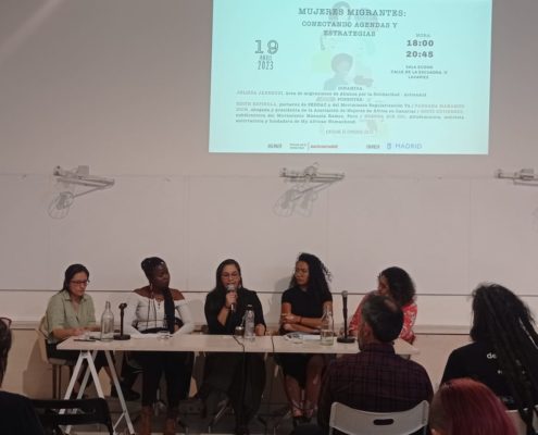 mujeres migrantes conectando